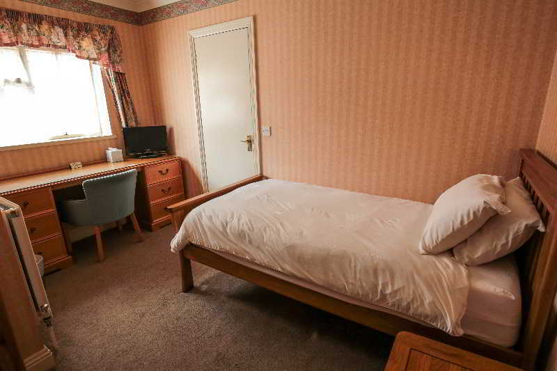 Fernbank Hotel Бэйсингсток Экстерьер фото