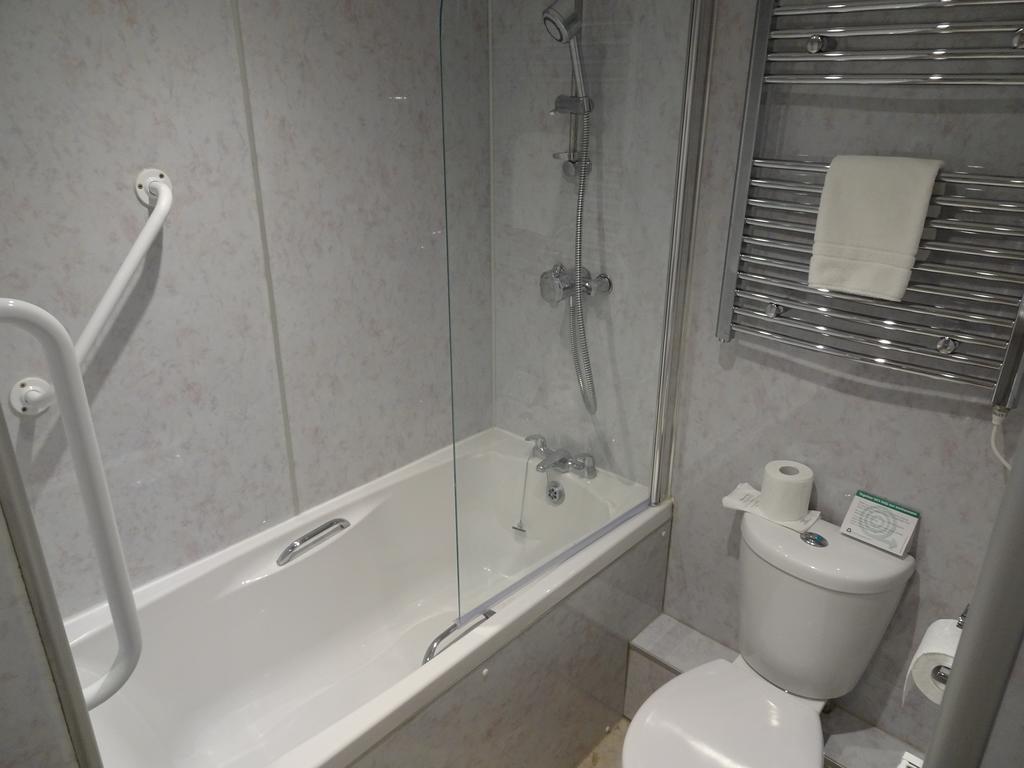 Fernbank Hotel Бэйсингсток Экстерьер фото