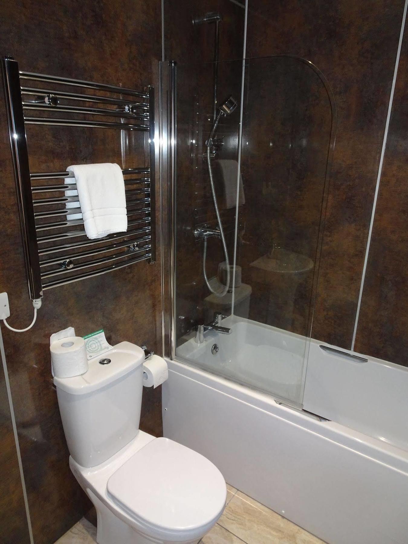 Fernbank Hotel Бэйсингсток Экстерьер фото